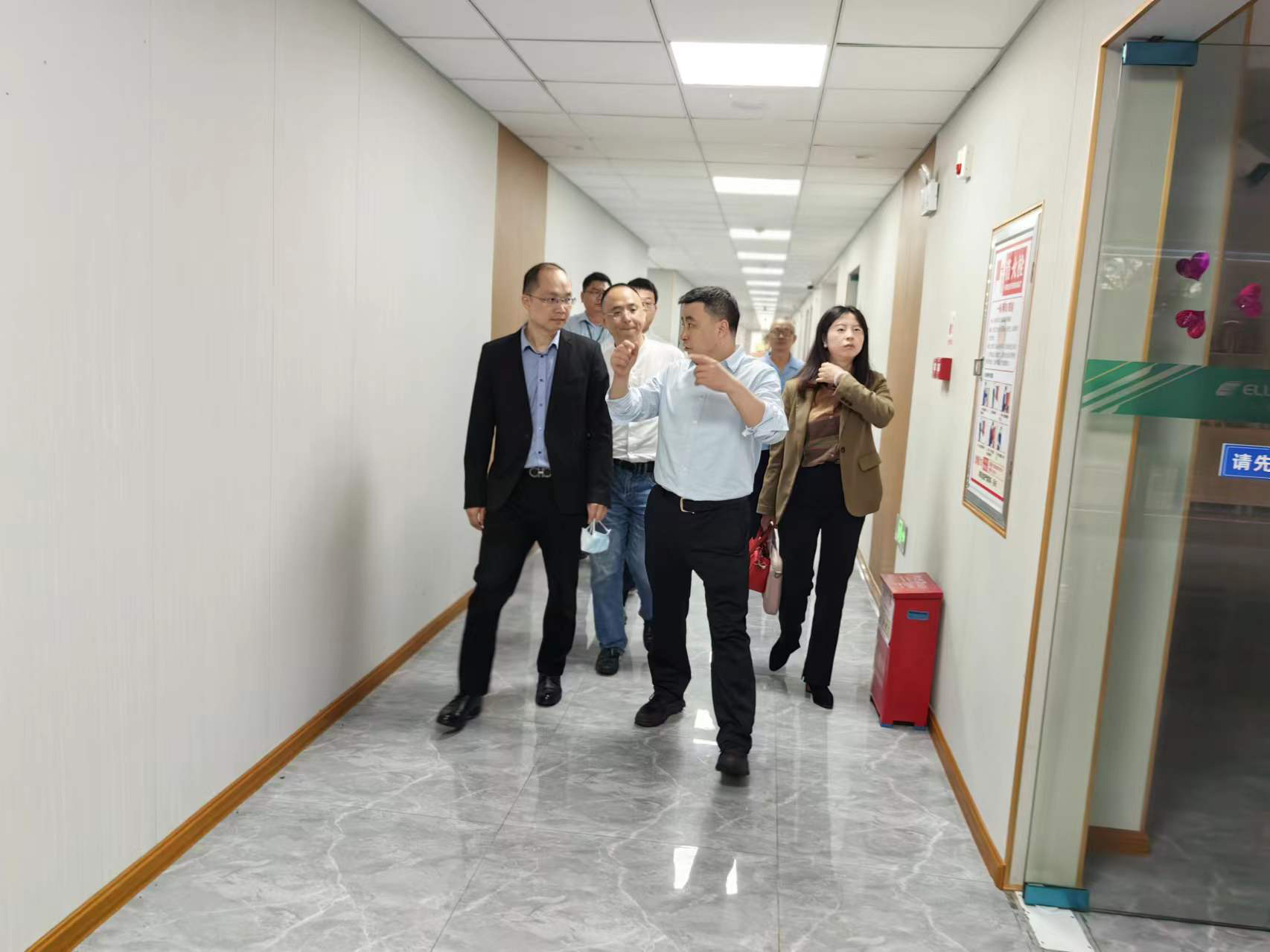 節(jié)后慰問暖人心 | 九洲集團(tuán)黨委書記、董事長楊保平一行慰問依頓電子全體員工 
